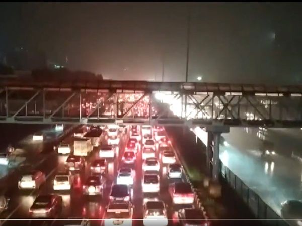 Water logging in many areas of Gurugram due to incessant rains, heavy traffic jam on Delhi-Gurugram Expressway
