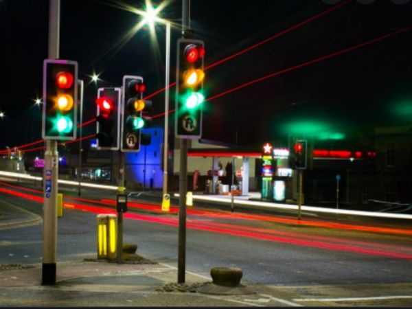 Why only red, green and yellow are used in traffic signals, Know the reason