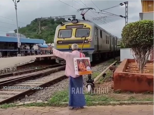Old Man Stop Train by Showing Hand Then What Happened Watch Viral Video