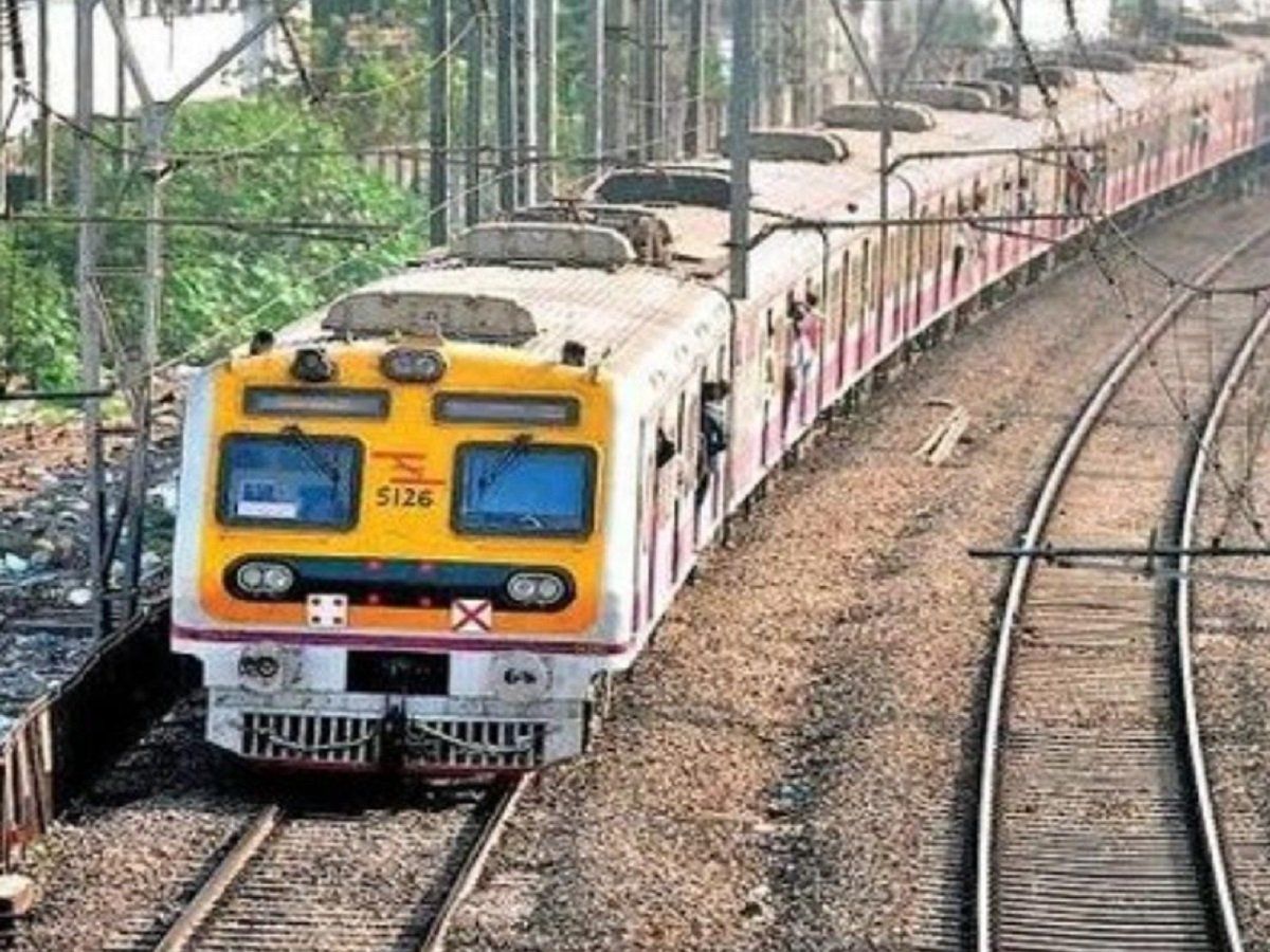 Indian Railway: ट्रेनों में वेटिंग टिकट का कन्फर्मेशन 100 गुना बढ़ा, हैंड हेल्ड टर्मिनल मशीनें बनीं 'वरदान'