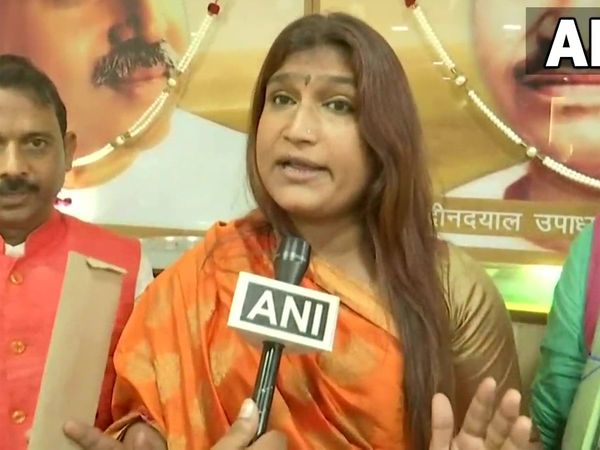 Transgender sonam curses SP president Akhilesh Yadav ahead of up polls 