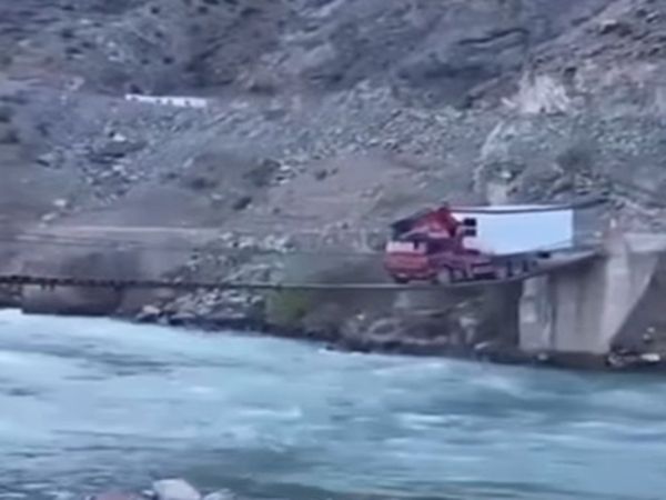 Viral Video Driver drove truck over the dangerous bridge Watch Shocking Video