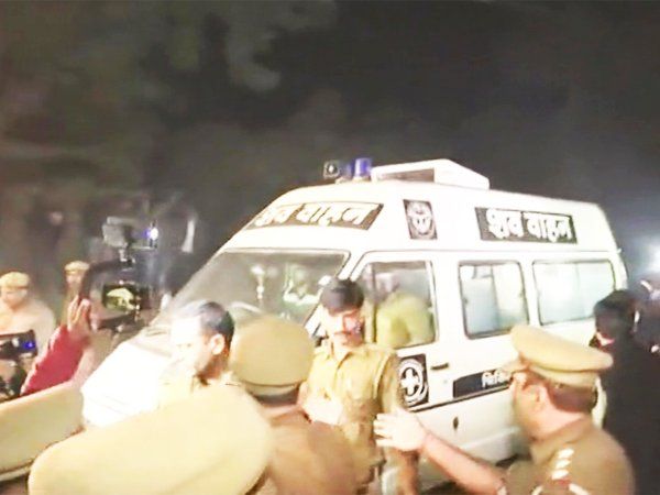 Unnao: गम और आक्रोश के बीच रेप पीड़िता का शव पहुंचा उसके गांव, कड़े सुरक्षा इंतजाम