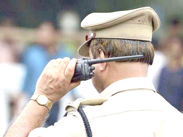 Aligarh News: थाने में विधायक और दरोगा की मुलाकात बदली मुक्कालात में, योगी सरकार का एक्शन, नपे एसएचओ साहेब