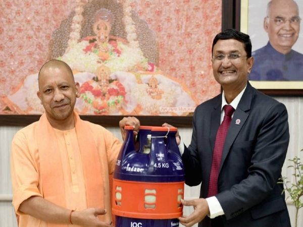 UP CM Yogi Adityanath launched IOC Composite Fibre LPG Gas Cylinder