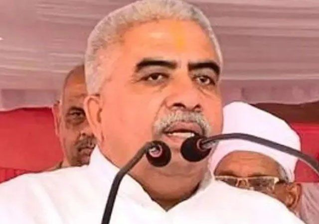 UP: कैबिनेट मिनिस्टर राकेश सचान को अवैध हथियार मामले में एक साल की सजा,कोर्ट से आदेश की प्रति लेकर भागने का आरोप!