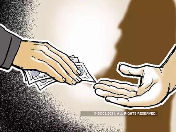 UP Lekhpal said openly Firstly you have to give money then I will measure, video gone viral