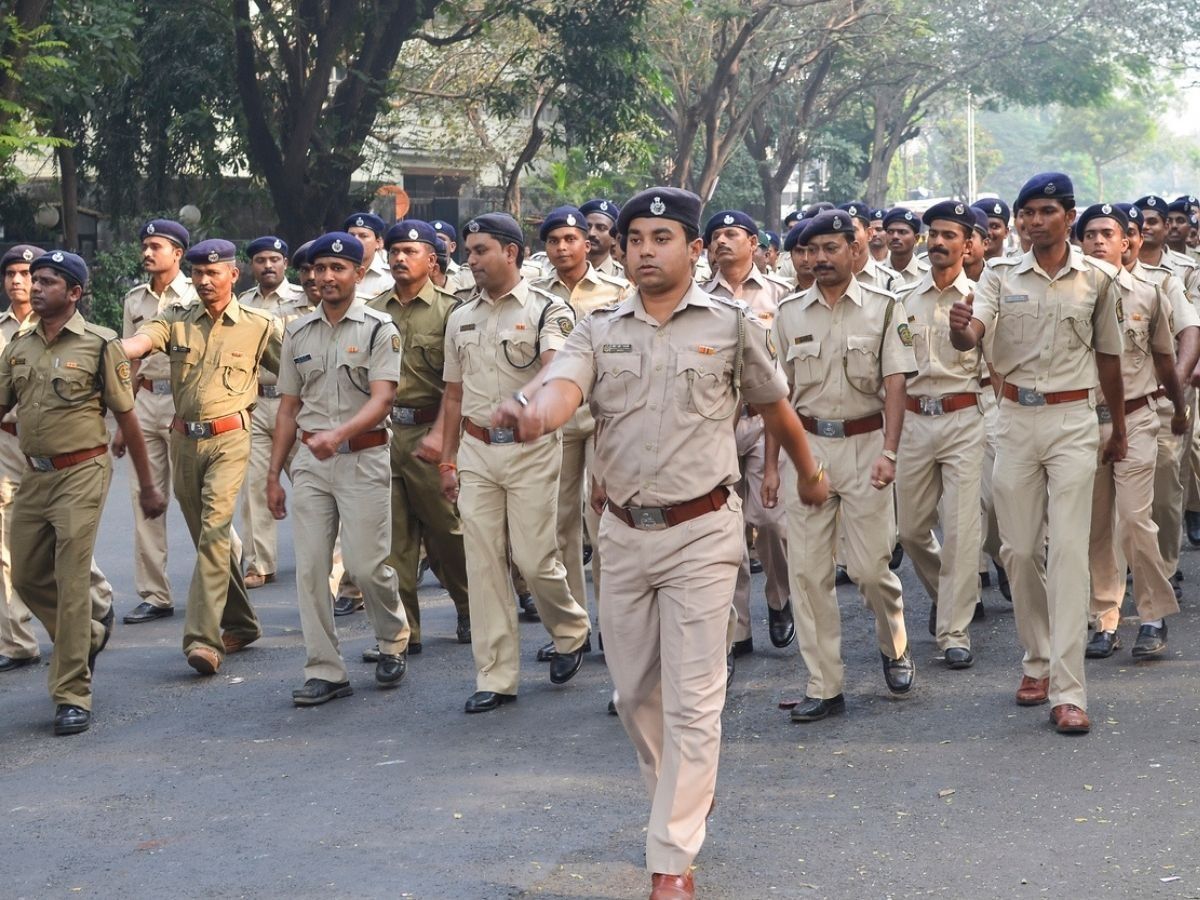  Congress Protest:କଂଗ୍ରେସର ବିଶାଳ ବିକ୍ଷୋଭକୁ ନେଇ ସଜାଗ କମିଶନରେଟ ପୋଲିସ ରାଜଧାନୀରେ ୮୦ ପ୍ଲାଟୁନ ପୋଲିସ ଫୋର୍ସ ମୁତୟନ ମୁତୟନ ହୋଇଛନ୍ତି । ୧୦ ପ୍ଲାଟୁନ ମହିଳା ପୋଲିସ ଗୁରୁତ୍ବପୂର୍ଣ୍ଣ ଛକ ଓ ମୁଖ୍ୟ ରାସ୍ତାରେ ପୋଲିସ ମୁତୟନ ହୋଇଛିନ୍ତି ।