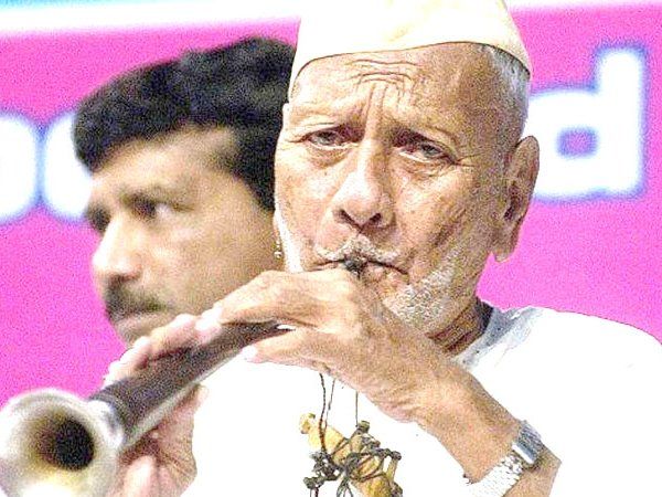 August 21 History In 2006  Shehnai was silenced, Ustad Bismillah Khan died