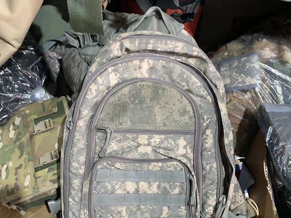 US soldiers leave military medals at Kabul airport, are being sold cheaply in shops