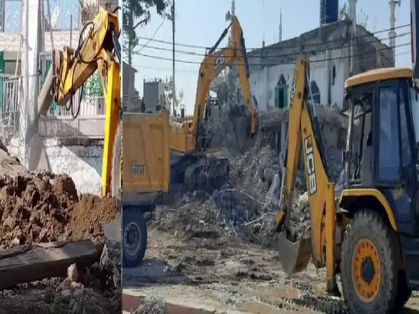 Illegal part of mosque demolished in Mahakal area in Ujjain Madhya Pradesh