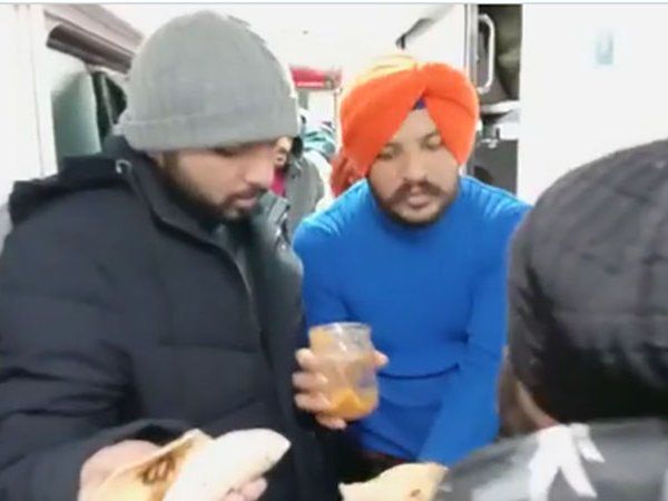 Ukraine langar in train video