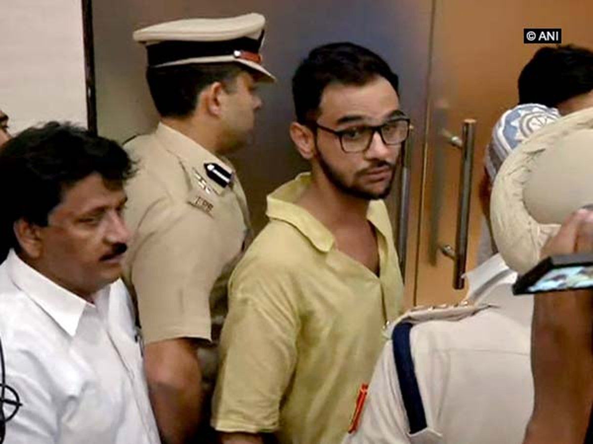 Delhi Riots : दिल्ली दंगा साजिश मामले में इशरत जहां को मिली बेल, उमर खालिद पर फैसला टला