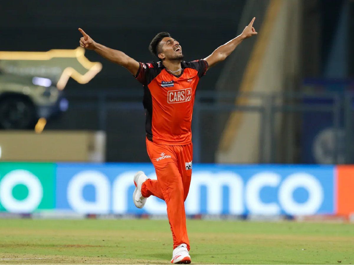 IPL 2022: भारतीय गेंदबाजों के अनचाहे क्लब में शामिल हुए उमरान मलिक