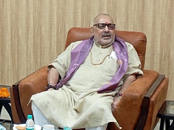 Massive Oppose of Agnipath scheme in Bihar, Giriraj Singh blamed RJD for the arson and violence