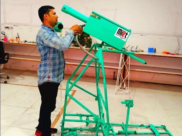 Unmanned Solar Machine Gun ready, capable of facing terrorists in very difficult border areas