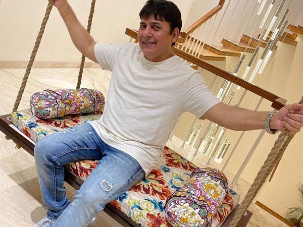 The kapil sharma show, sudesh lehri on the kapil sharma show, sudesh lehri the kapil sharma show, sudesh lehari getting blessing from dharmendra and shatrughan sinha,