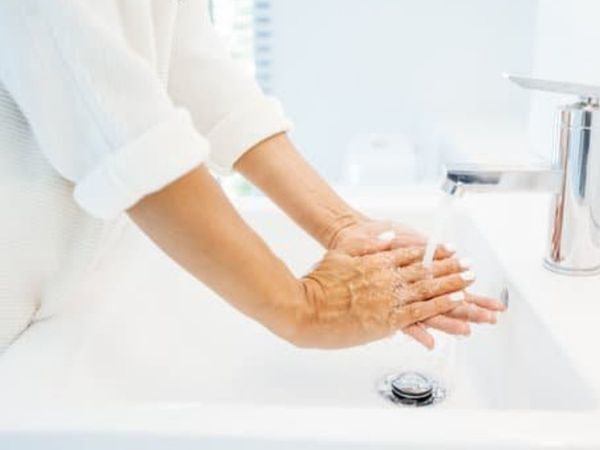 Stay safe from corona in quarantine period, घर में भी खुद को कोरोना वायरस से ऐसे बचाएं