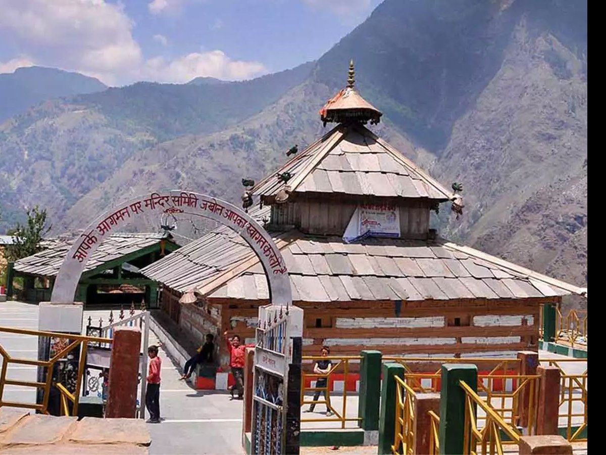 उत्तराखंड के इस गांव में आज भी रो रहे हैं पाताल लोक के राजा, इस कारण होती है दुर्योधन और कर्ण की पूजा