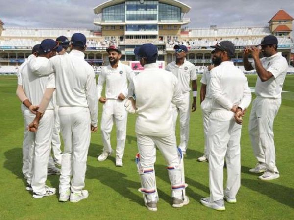 Virat Kohli with Indian test team