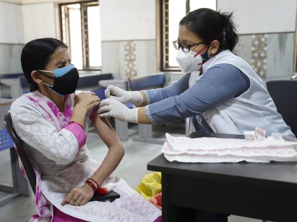 301 vaccination Centres in 77 schools in Delhi, free corona vaccine to 18+ years old