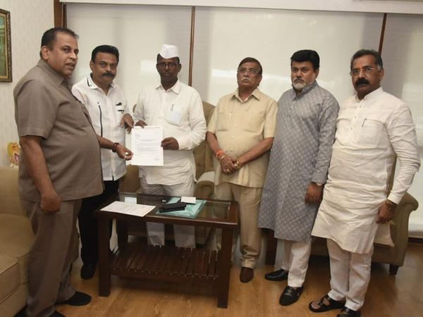 Maharashtra political crisis: Shiv Sena demands action against rebel MLAs, submitted letter to Deputy Speaker