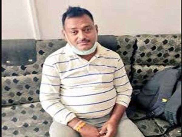 UP STF gets transit remand of Vikas Dubey leaves Ujjain for Kanpur wife Richa and son in police Custody from Lucknow