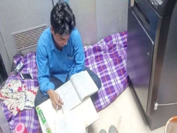 Security Guard Studies On The Ground Near ATM Machine, Photos Goes Viral