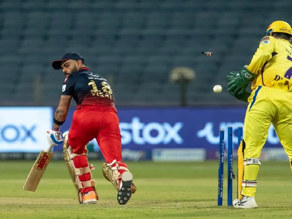 Virat-Kohli-bowled-by-Moeen-Ali