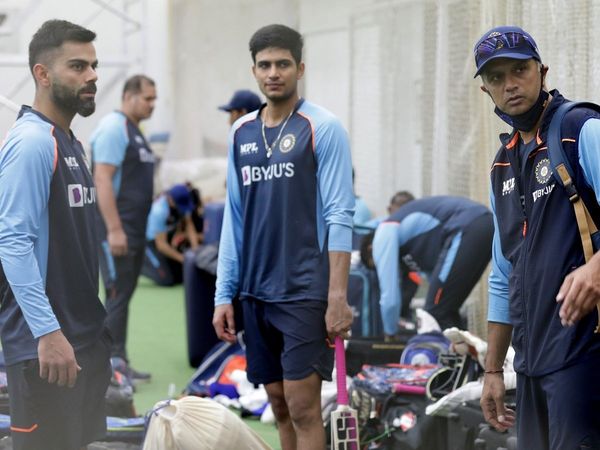 Virat Kohli with Shubman Gill and coach Rahul Dravid