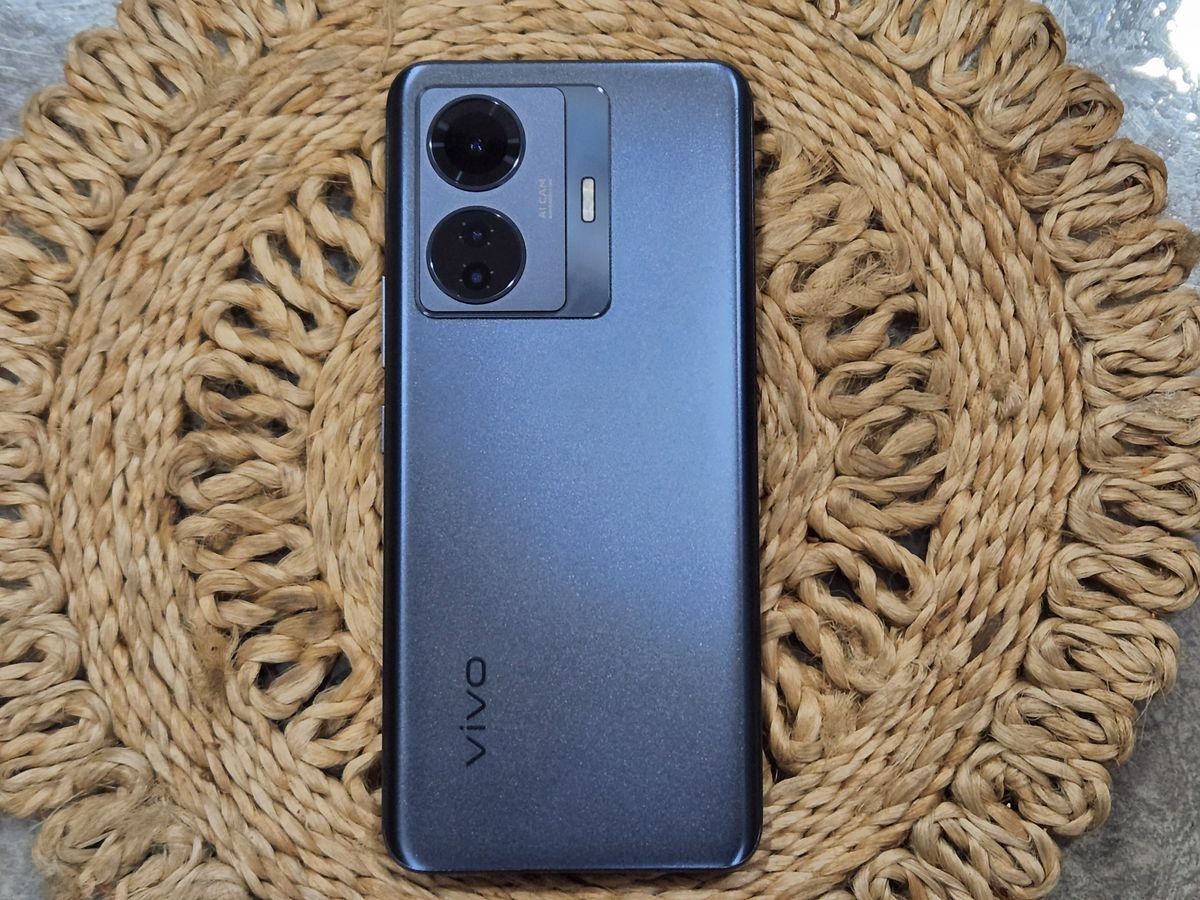 Vivo T1 Pro Review: गुड लुकिंग मिड-रेंज स्मार्टफोन