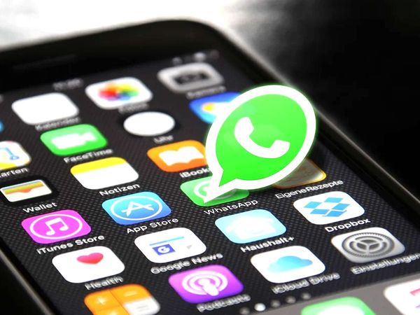 WhatsApp hijacking is spread blackmailing by WhatsApp users intimate pics and conversation