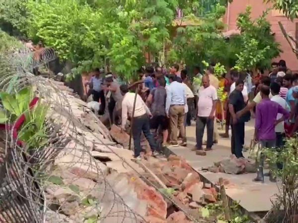 Noida Wall Collapsed