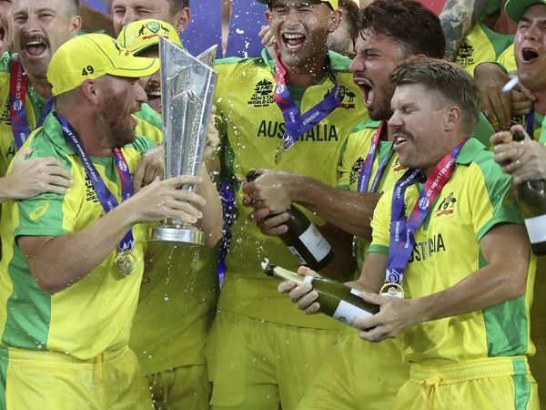 David-Warner-Player-of-the-Tournament-T20WC-2021