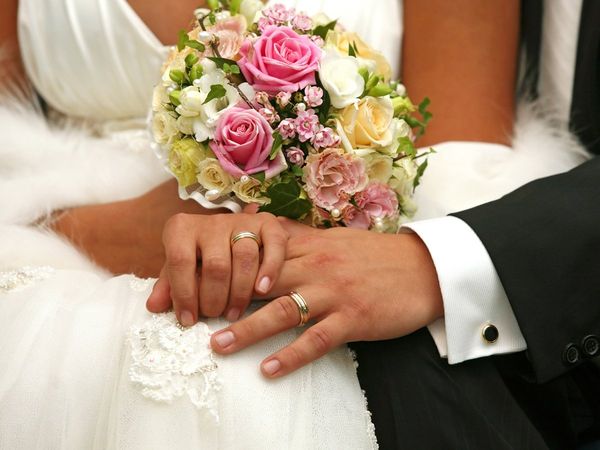 Girl marries to boyfriend's father, you will be surprised to hear her answer