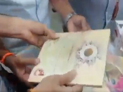 girl caught on the Airport drugs in wedding card Shocking Video Goes Viral girl caught on the Airport drugs in wedding card Shocking Video Goes Viral