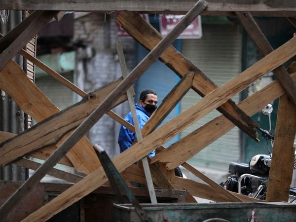 दिल्‍ली में बढ़ रहा कोरोना का कहर, कंटेनमेंट जोन अब 56, देखें पूरी लिस्‍ट