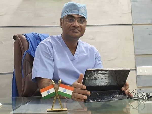 चिकित्सा क्षेत्र में मिसाल बने डॉक्टर एपी सिंह, मरीजों का खुद लेते हैं अपडेट