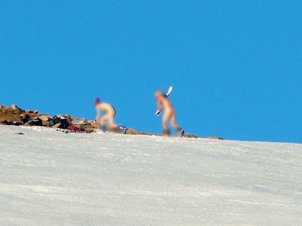Scottish skiers caught in naked up 4000 ft mountain in Minus Two Degrees Temperature Photo Goes Viral