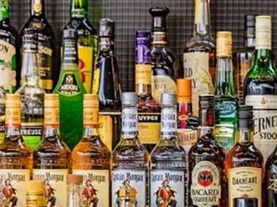A Bengaluru Man arrested who selling alcohol online during the coronavirus lockdown A Bengaluru Man arrested who selling alcohol online during the coronavirus lockdown