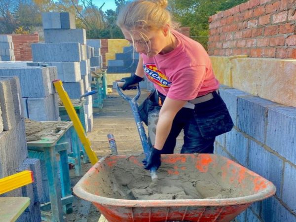 Britain Woman mason Become A Brand Ambassador After Her Photos Goes Viral