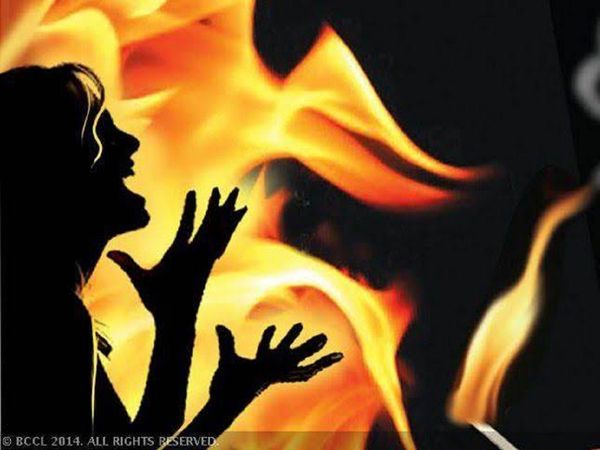 Ballia A minor girl burnt alive allegedly by a man from her village in Dubha