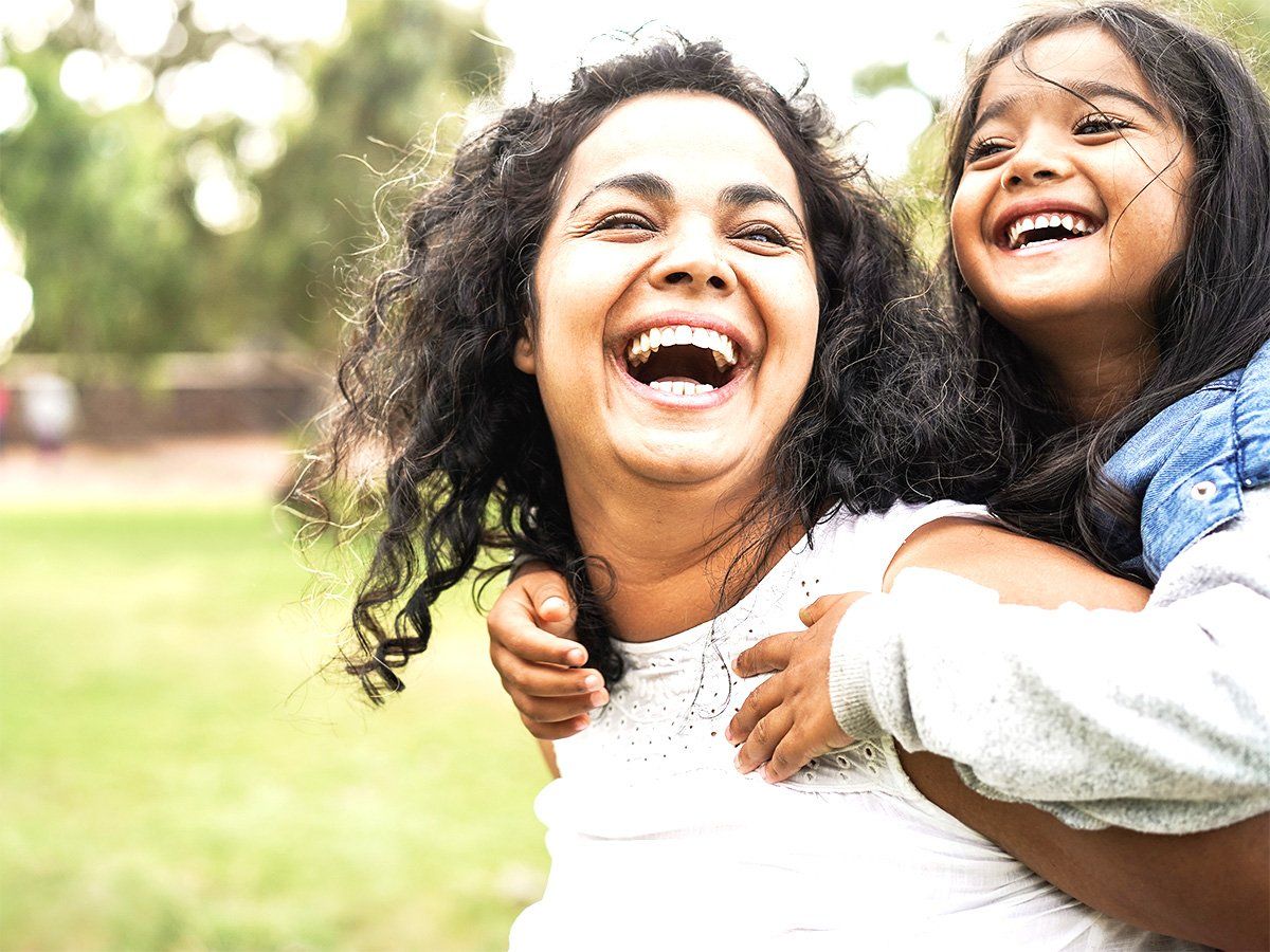 World Laughter Day 2022: जिंदगी हंसने की नाम है, खुश रहिए और खिलखिलाइए, अपनों को भेंजें ये 'कोट्स' और 'शायरियां'