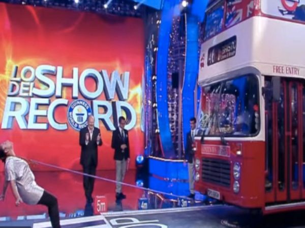 Viral Video Indian Woman Asha Rani Pulled Bus By Hair Set World Record 