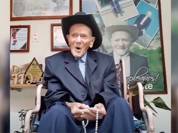 World oldest man alive turns 113