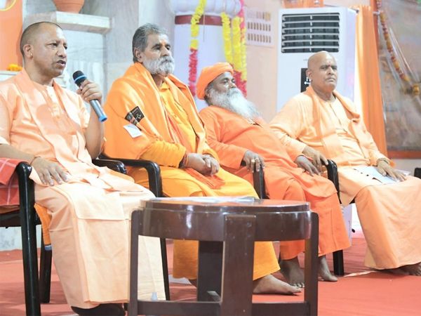 UP CM Yogi attended the Guru Purnima festival in Gorakhnath temple