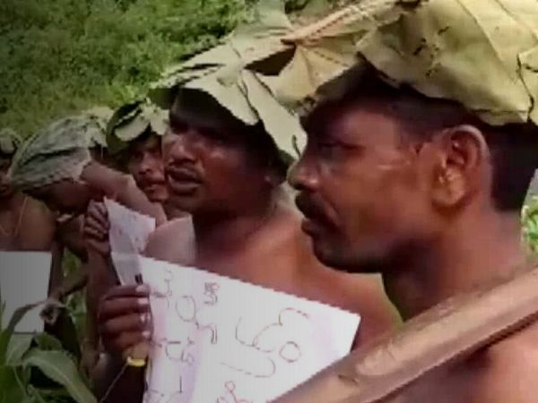 World Tribal Day: विशाखापत्तनम के आदिवासियों ने गांव में विकास के लिए किया विरोध