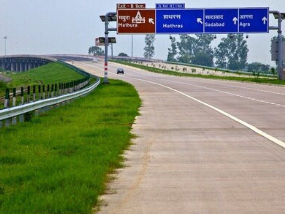 Yamuna Expressway: यमुना एक्सप्रेसवे पर व्यवसायी को 150 की रफ्तार से लग्जरी कार दौड़ाना पड़ा महंगा, कटे चालान