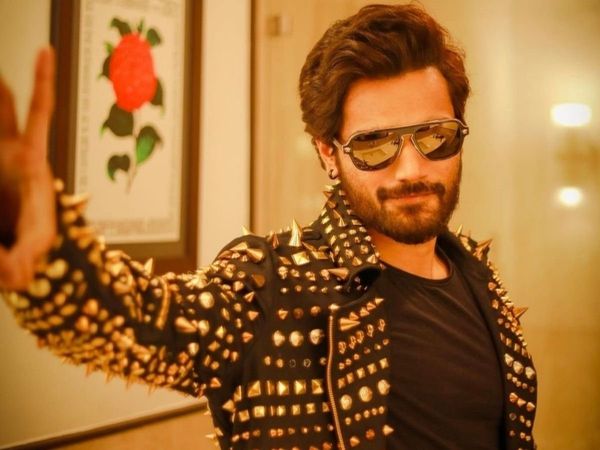 Yasser Desai Exclusive bollywood singer yasser desai biotech student who never wanted to be a singer know details of his journey