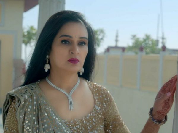 Padmini kolhapure priyaank sharma paras mehta amiee misobbah and amaira bahtia yeh galiyan yeh chaubara song, yeh galiyan yeh chaubara song by padmini kolhapure, paras mehta and priyaank sharma 